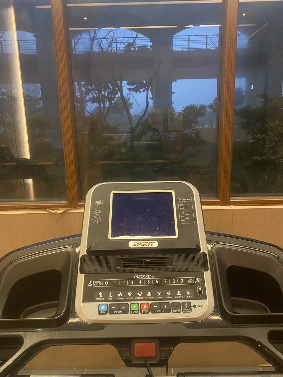 天氣好差，只能在健身房跑跑🏃