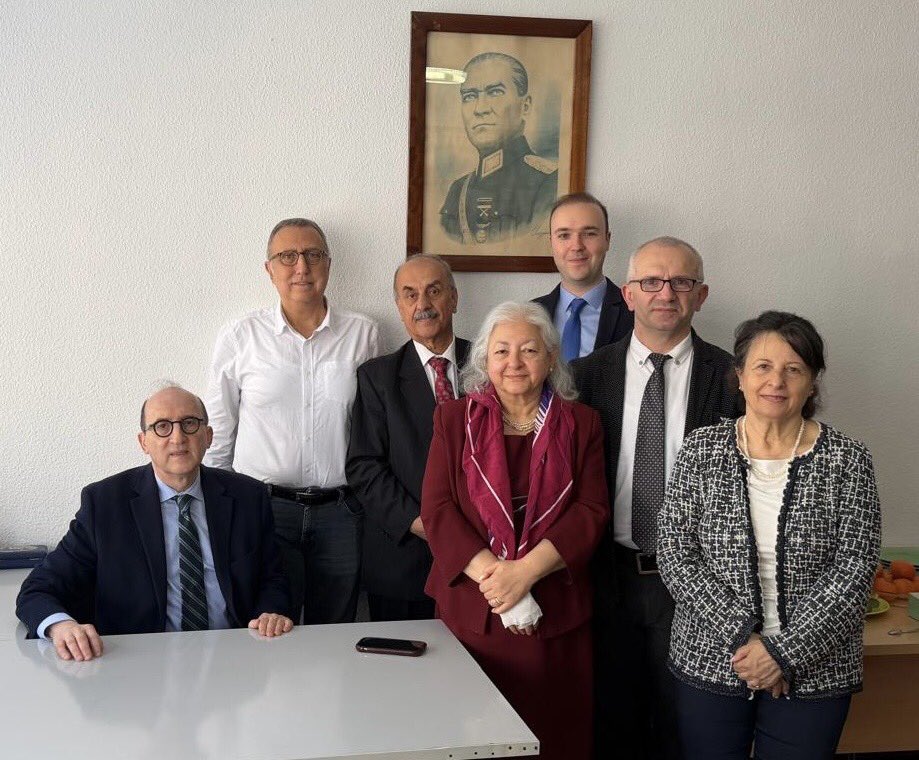 TurkKaracigerVk's tweet photo. 📣 Türk Karaciğer Vakfı’nda Yeni Dönem Heyecanı! 📣
25.01.2026 tarihinde  Genel Kurul yapılmıştır 
✅  YENİ YÖNETİM KURULU ÜYELERİMİZ:
Başkan, Ahmet Ömür Gürakar 
2. Başk.: Necmi Sınanmış
Y.Üyeler, Ali Kudret Adiloğlu, Emre Ertan, Gültekin Hoş, Hilal Ünalmış Duda, Orhan Cem Deniz https://t.co/k5li2Kmkt8