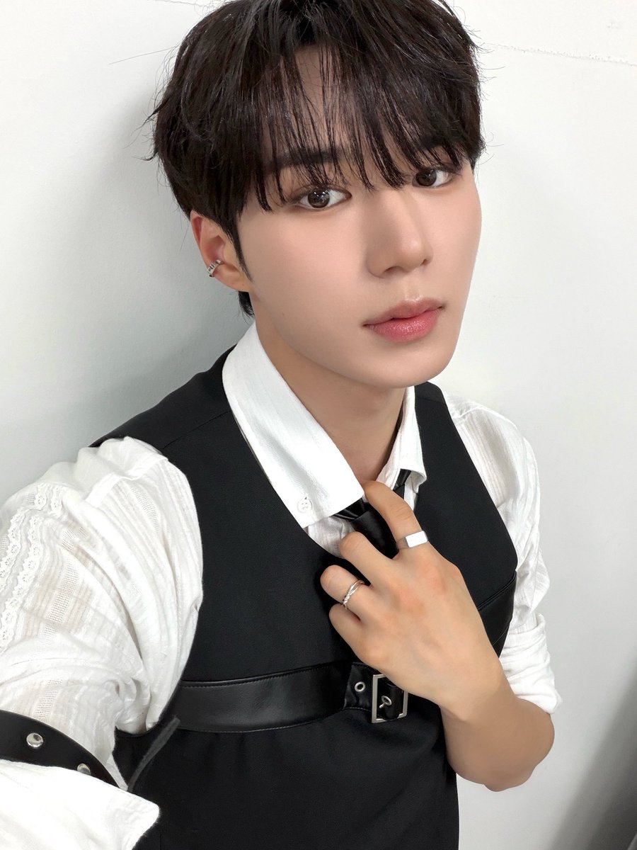 ALD1_official's tweet image. 체인스 셀카 기다린 앨리즈??🙌

#ALPHADRIVEONE #ALD1
#알파드라이브원
#JUNSEO #준서