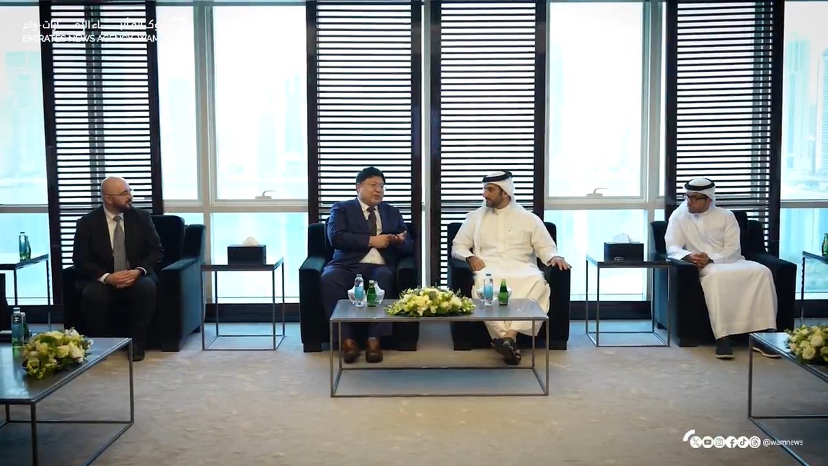 سلطان بن أحمد القاسمي يشهد توقيع مذكرة تفاهم بين "الشارقة لتقنيات الاتصال" وداتاكانفاس إنترناشيونال وأيه آي كارافان، للتعاون في إنشاء وتشغيل مراكز بيانات ومشاريع بنية تحتية تقنية في الإمارة #وام 