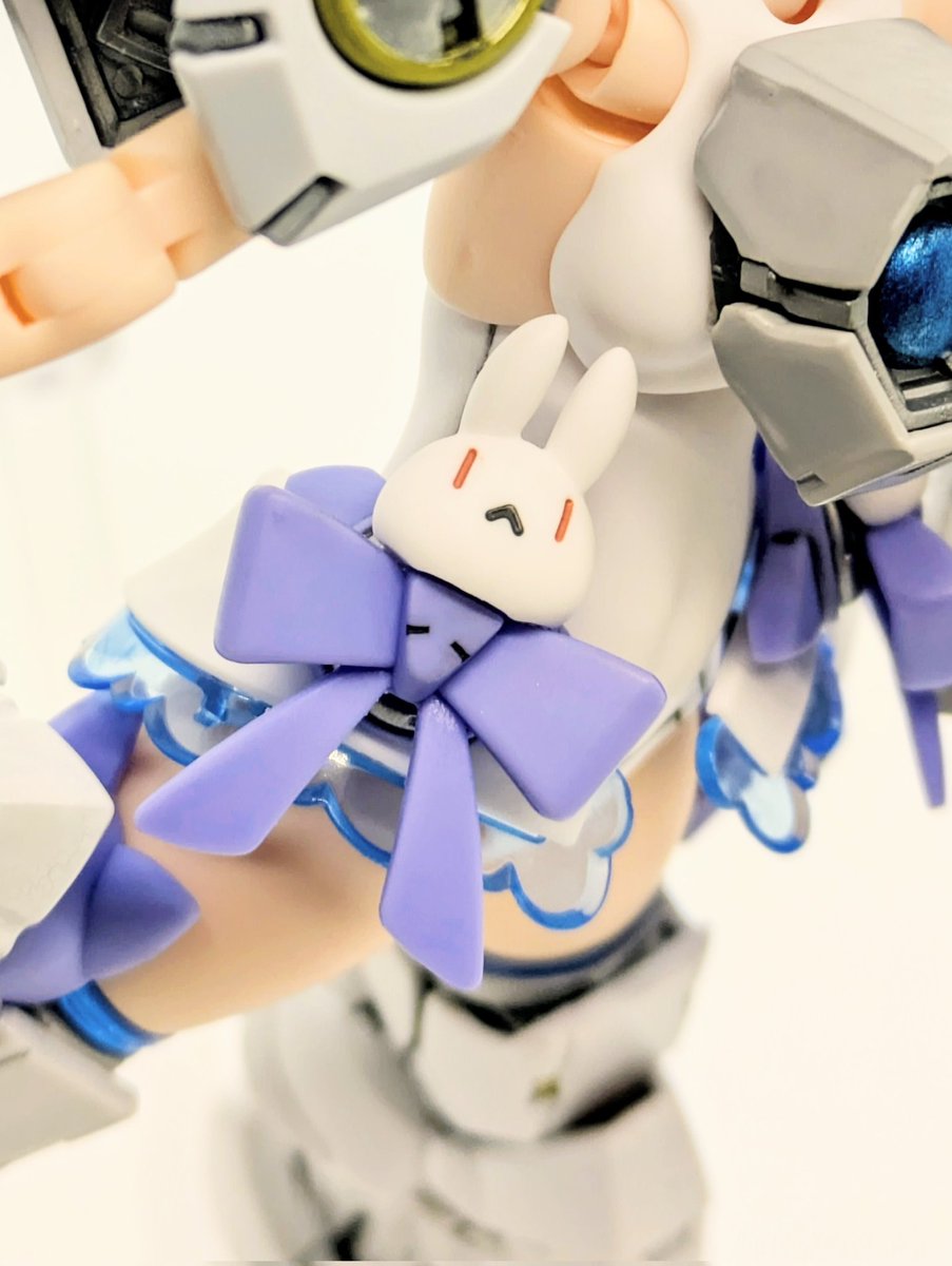 🐰「ゼロモードキドウ!!ゼロモードキドウ!!」
ここから本領発揮だがんばれトゥー!!

ノーマルトゥのウサギが余剰で付くのありがとうコトブキヤさんすぎる…
センサーとかは雪トゥに合わせて青にしました。サーベル刃も青にしても良かったかも…
#メガミデバイス
#プニモフ 