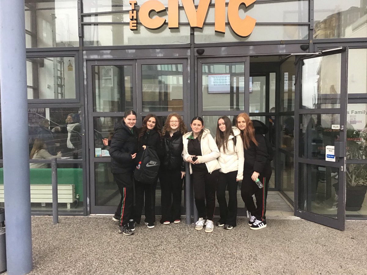 Coláiste de hÍde tweet media