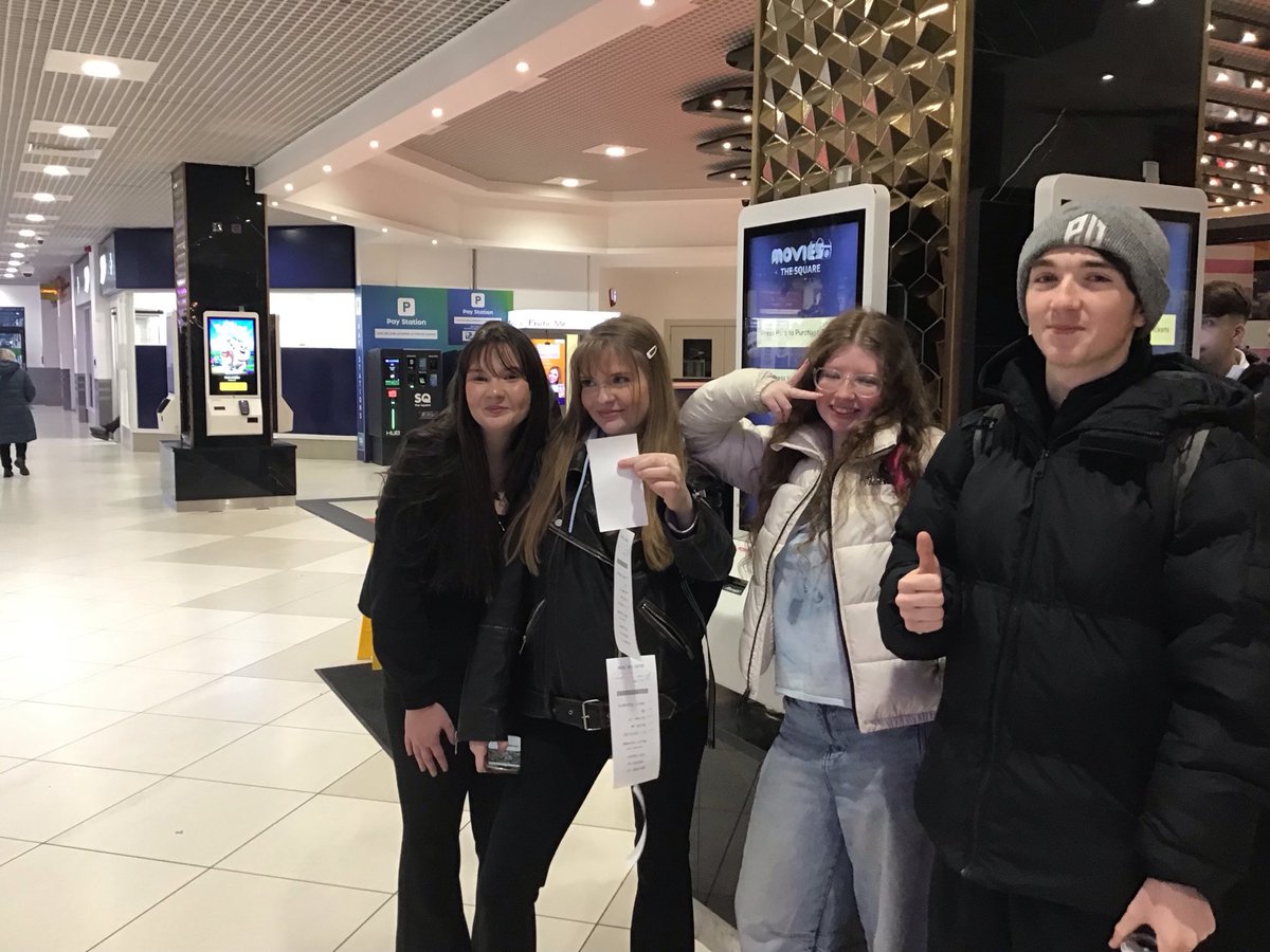 Coláiste de hÍde tweet media