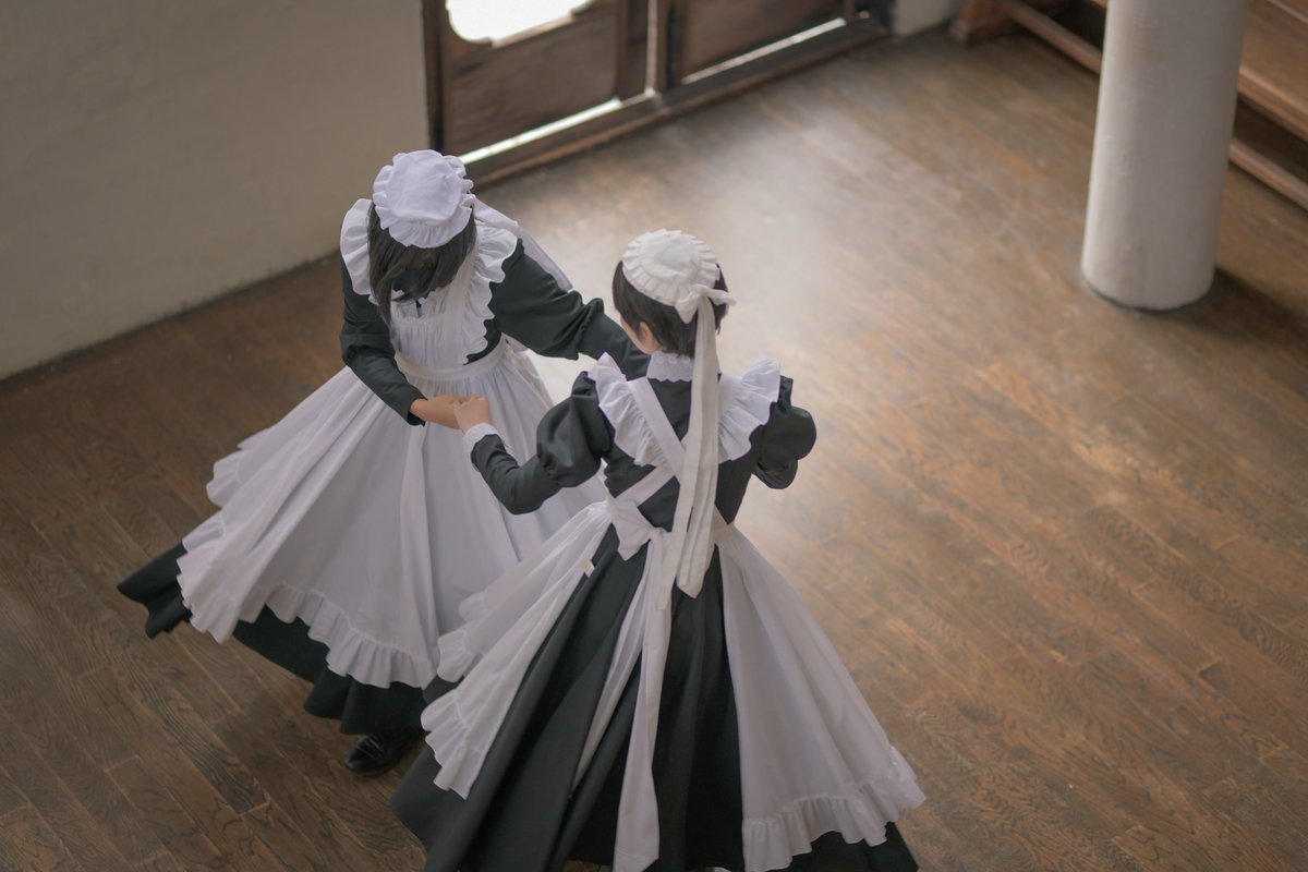 ふわふわり、遊ぶ使用人たち