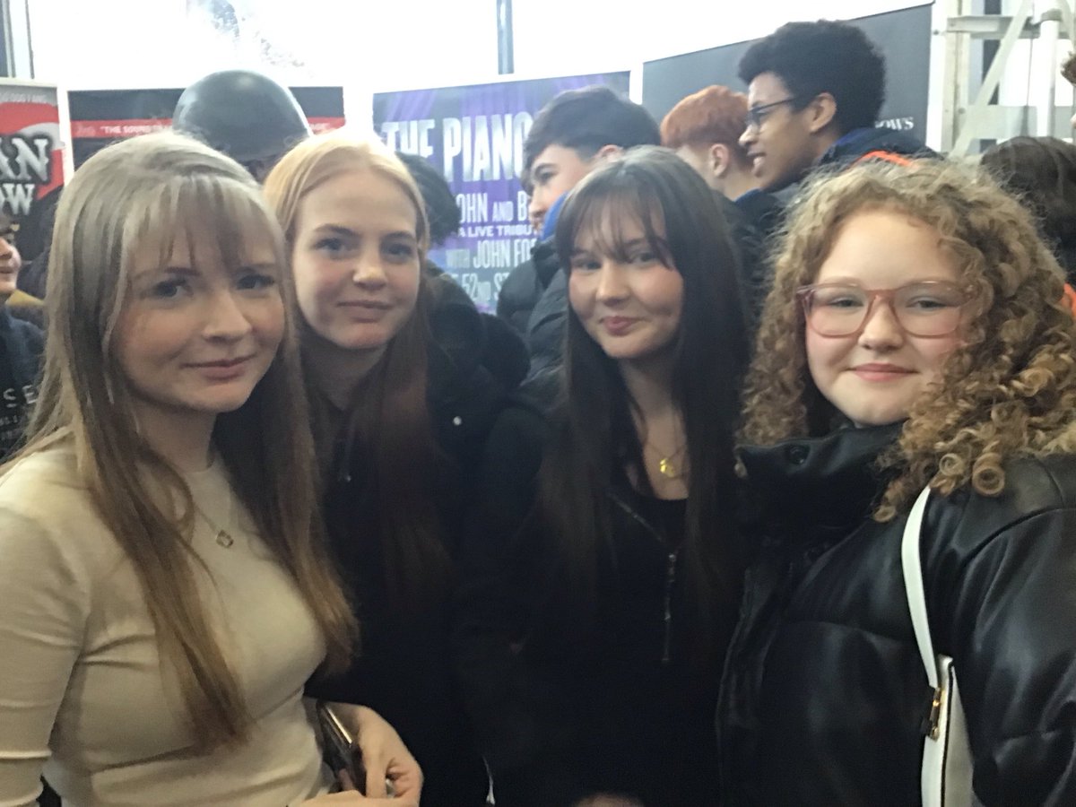 Coláiste de hÍde tweet media