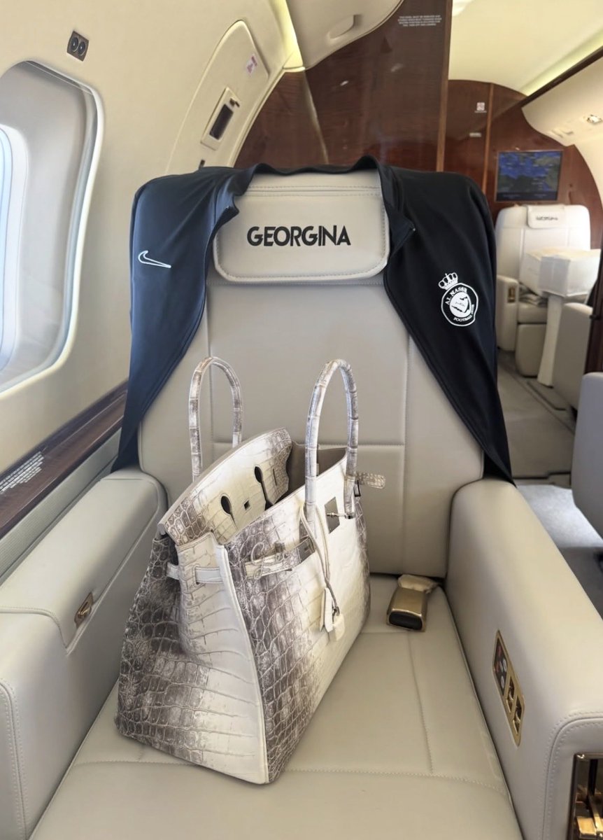 Georgina Rodriguez continues to travel in style, sharing images from her recent trip to Washington, where she was seen wearing a natural fur coat paired with a croc Birkin 👛

#georginarodriguez #ronaldo 
#football  #NaturalFur #Furmark