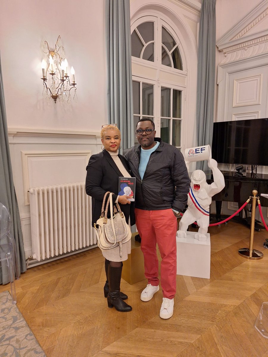 🥳 Vœux #AEF2026
🗣️ Un véritable plaisir de retrouver mes amis élus de l'<a href="/AssoElusFrance/">Association des Élus de France | AEF</a>  à l’occasion de leurs vœux.
L’opportunité de présenter mon livre :  #Lesdestinsmêlés devant un parterre d’#élus

🗣️ Seul, on avance dans l’instant ; ensemble, on bâtit l’avenir.