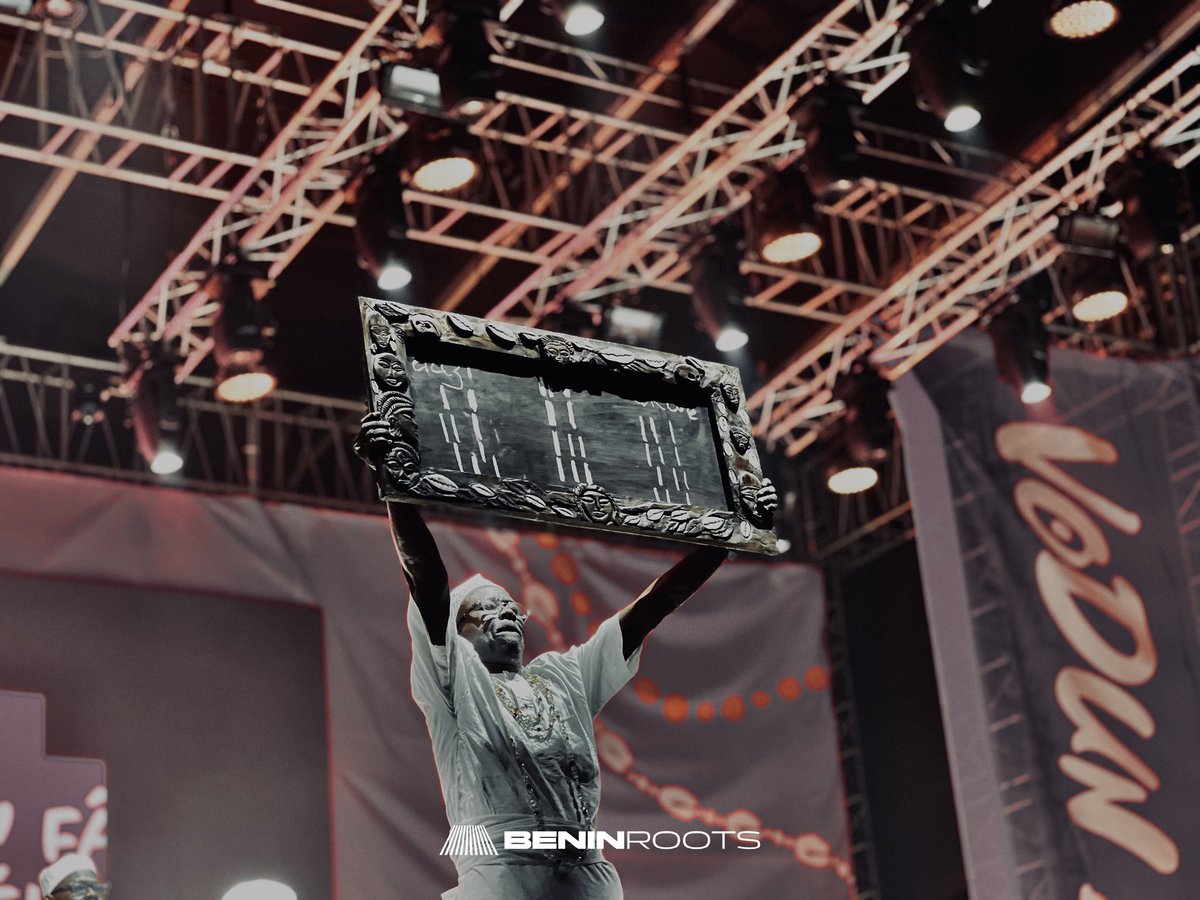 BeninRoots's tweet image. Le TÒFÀ pendant les Vodun Days à Ouidah

Le TÒFÀ est une consultation spirituelle qui sert à interpréter le passé, analyser le présent et anticiper les grandes orientations de la nouvelle année.

#VodunDays #TOFA #culturebeninoise #spiritualiteafricaine #traditionsancestrales