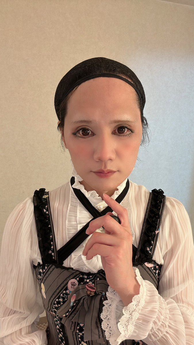 ウィッグ被る前の状態で女の子に見えるかどうかでその日の出来を測ってる🧑‍🦲