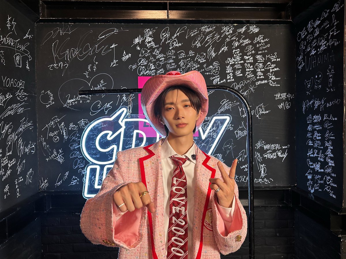 『純愛上等！』🕊️
完成披露舞台挨拶ありがとうございました🙇‍♂️

M!LK &amp; 鶴and亀CDTV今からスタートっ❣️
全力で盛り上がっていきましょー🫰

#CDTVライブライブ
#純愛上等
#山中柔太朗