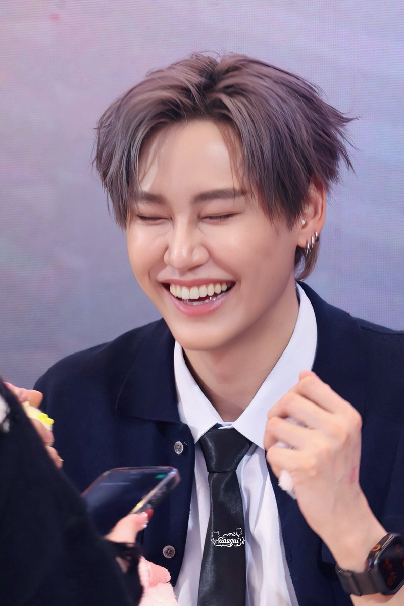 XiaoGui0929's tweet image. 260125 BOUN FS SHANGHAI
🤏🤏🤏
#bb0un 
#BounFanSigninShanghai