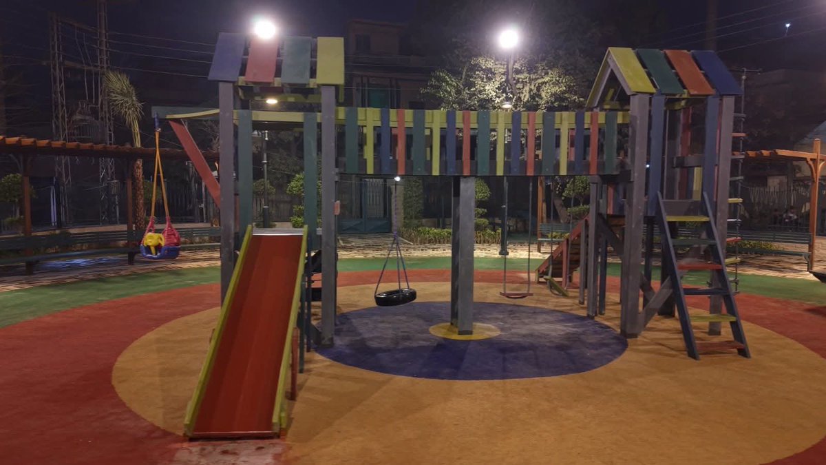 سوچا آپ کو بتا دوں کہ یہ AI تصاویر نہیں ہیں، یہ وزیر اعلی پنجاب کی ہدایات پر گنجان آباد علاقوں میں بننے والے وہ پارک ہیں جہاں کبھی گندگی کے ڈھیر ہوا کرتے تھے۔ مزید دو پارکس کا افتتاح کیا، الحمدللہ