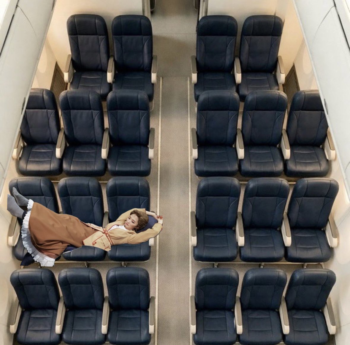 ✈️💺비행기 어디 앉을지 고민할 필요 x
나같경 그녀의 발받침대가 되어드릴거니까

#이정화