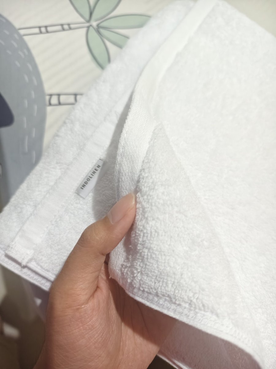 Pada nyaranin terry palmer buat handuk.

Tapi gue penasaran sama handuknya indolinen yg katanya supplier langsung hotel2 &amp; villa2 di bali.

Gue beli lah satu... Pas dipake wiiih, BENERAN GAK NYESEL, haluuss &amp; daya serapnya okee bgt bgt, Gak heran jd supplier hotel bintang 5 👏👏