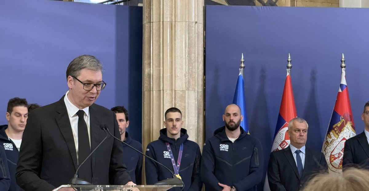 Brzi_Brzi's tweet photo. Svaka čast.
Evo dokaza, da se do najboljih rezultata dolazi bez pumpanja, blokada i krvavih šaka.
#vaterpolo #Srbija #osvojilismosve #dominacija https://t.co/v1iquFUQcM