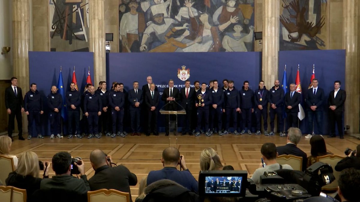 Brzi_Brzi's tweet photo. Svaka čast.
Evo dokaza, da se do najboljih rezultata dolazi bez pumpanja, blokada i krvavih šaka.
#vaterpolo #Srbija #osvojilismosve #dominacija https://t.co/v1iquFUQcM
