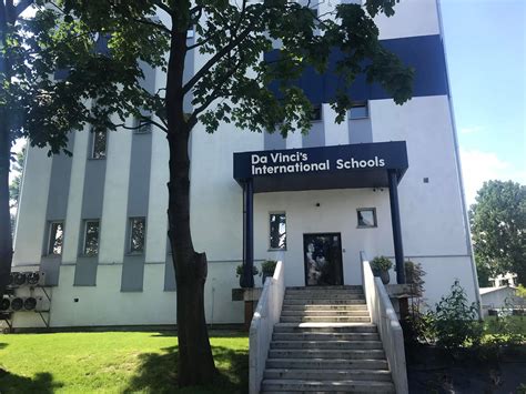 JonOnPaper_'s tweet image. W Krakowie funkcjonuje również "Da Vinci's International Schools", instytucja odpowiedzialna za sprowadzanie do Krakowa dużej liczby trzecioświatowych "uczniów", wraz z rodzinami, głównie z południowej Azji. Znajduje się pod adresem Pilotów 4C.