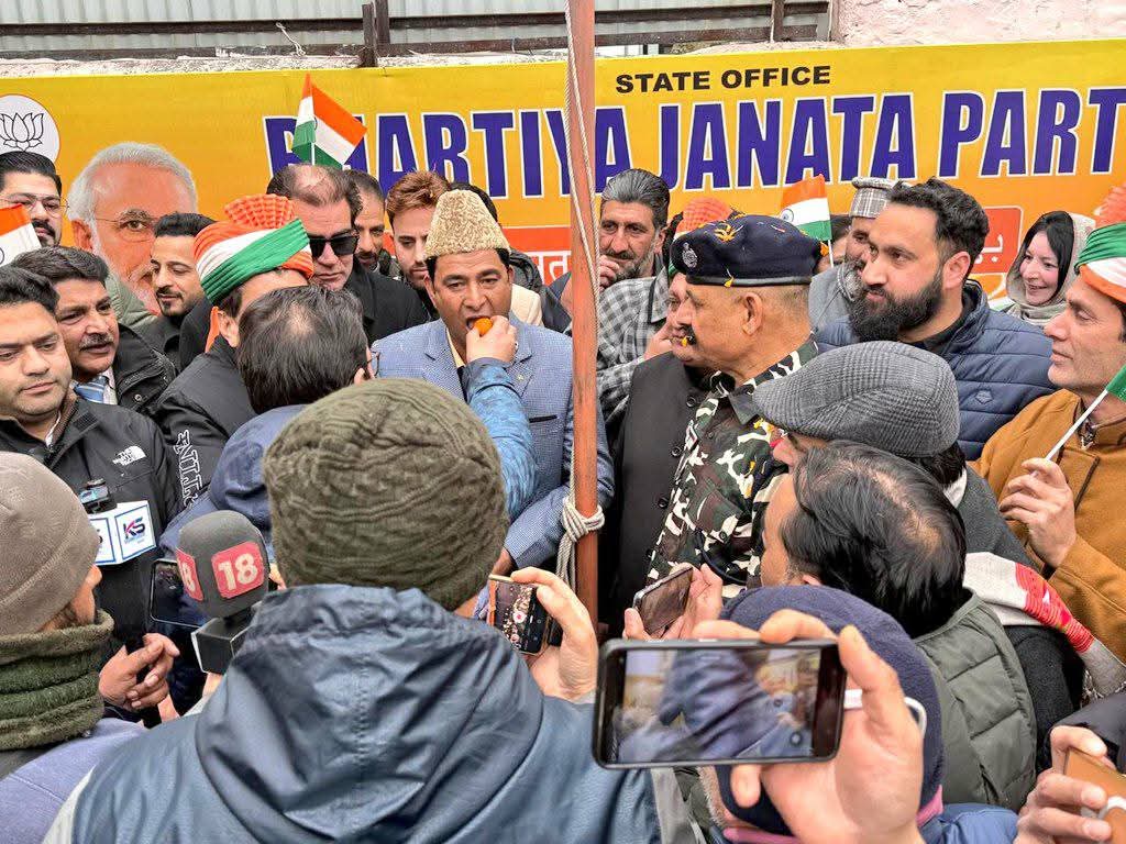 Rahilbhatrbco's tweet photo. 77th Republic Day Celebrations at BJP Hqrs Srinagar. 
#RepublicDay2026 #India🇮🇳 https://t.co/bfNofwT55X