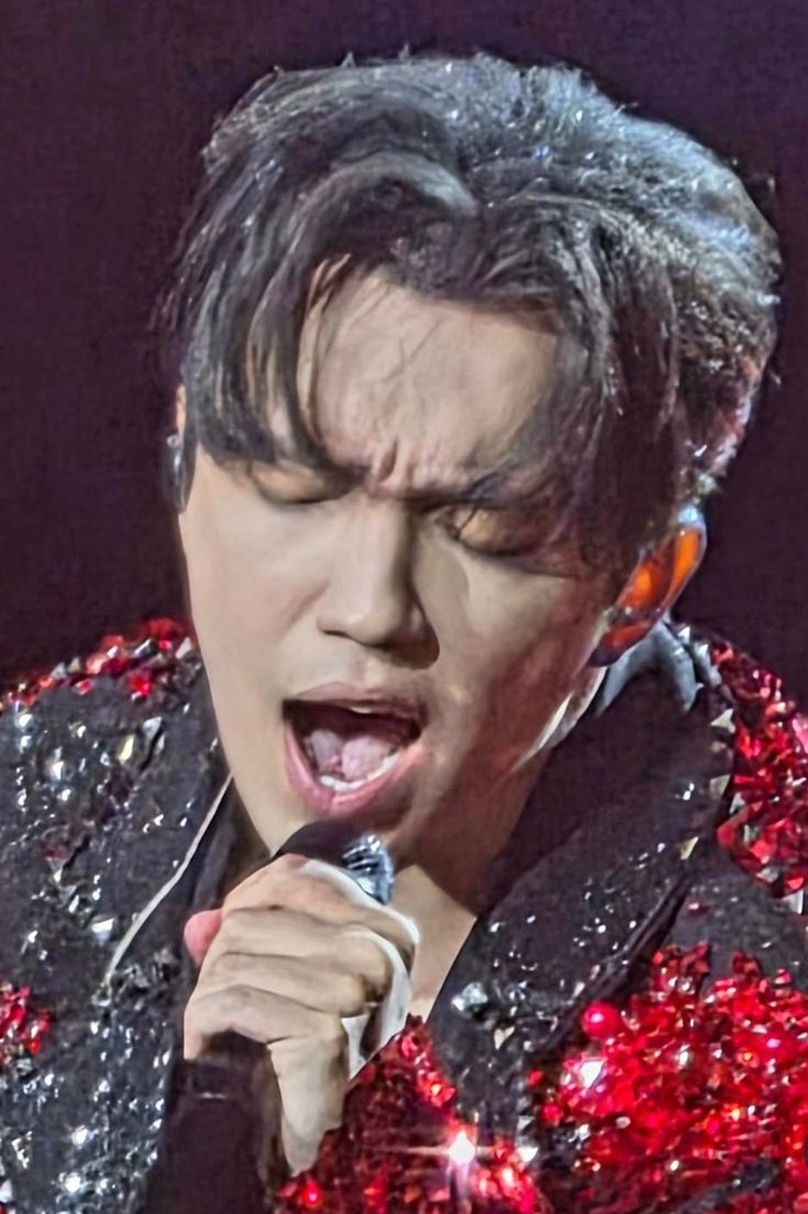 dqRozik's tweet image. A unique voice, a great vocalist and a personality that inspires admiration and love. Worthy role model!
NINE YEARS OF LOVE
Happy Dears Day 2026 
#DimashAndDears