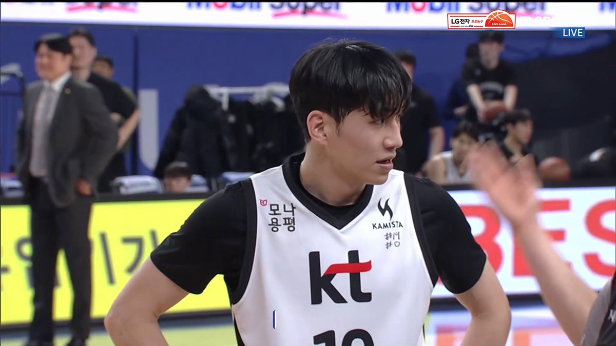 곤님 유니폼에 윤기굴랑이 ㅜㅜ #0 #19