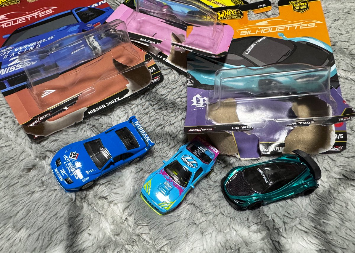 そして売る気もないのでさっさとブリバリして遊びます #hotwheels