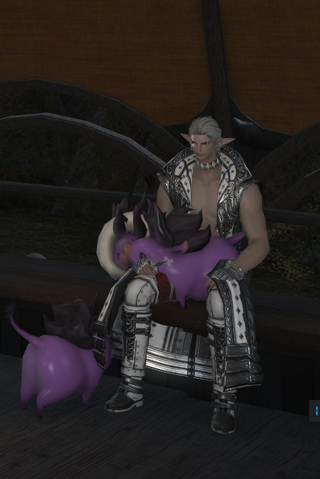 눈물겹다 

설명: 타이런트 목걸이는 제작직 옷은 학살자 신발은 치유사라서 아직 한섭에서 완전체 커마를 못함
그러자 타이런트 세명이 모여앉아 엑조디아를 만듦