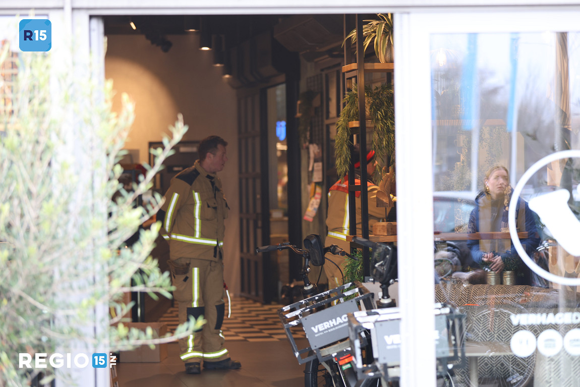 regio15's tweet image. Een melding ‘gebouwbrand’ bij de Verhage aan het #GoudenRijderplein in #Delfgauw bleek een vlam in de pan. Medewerkers wisten de vlam te doven. De brandweer heeft het pand geventileerd.