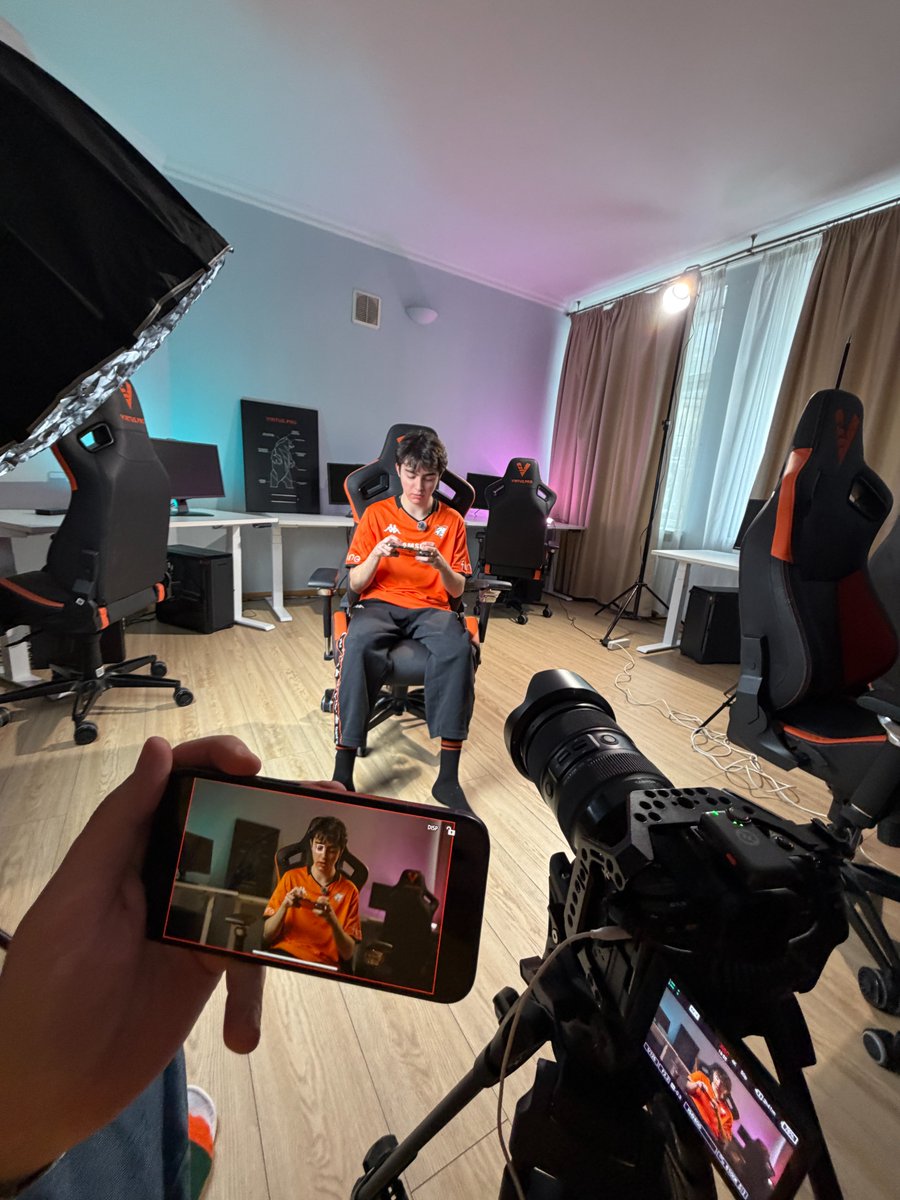 Behind-the-scenes vibes! Capturing epic content with our PUBG Mobile Bears today. Fresh drops incoming!

#PUBGMobile #Virtuspro #GOGOVP #EsportsPR"