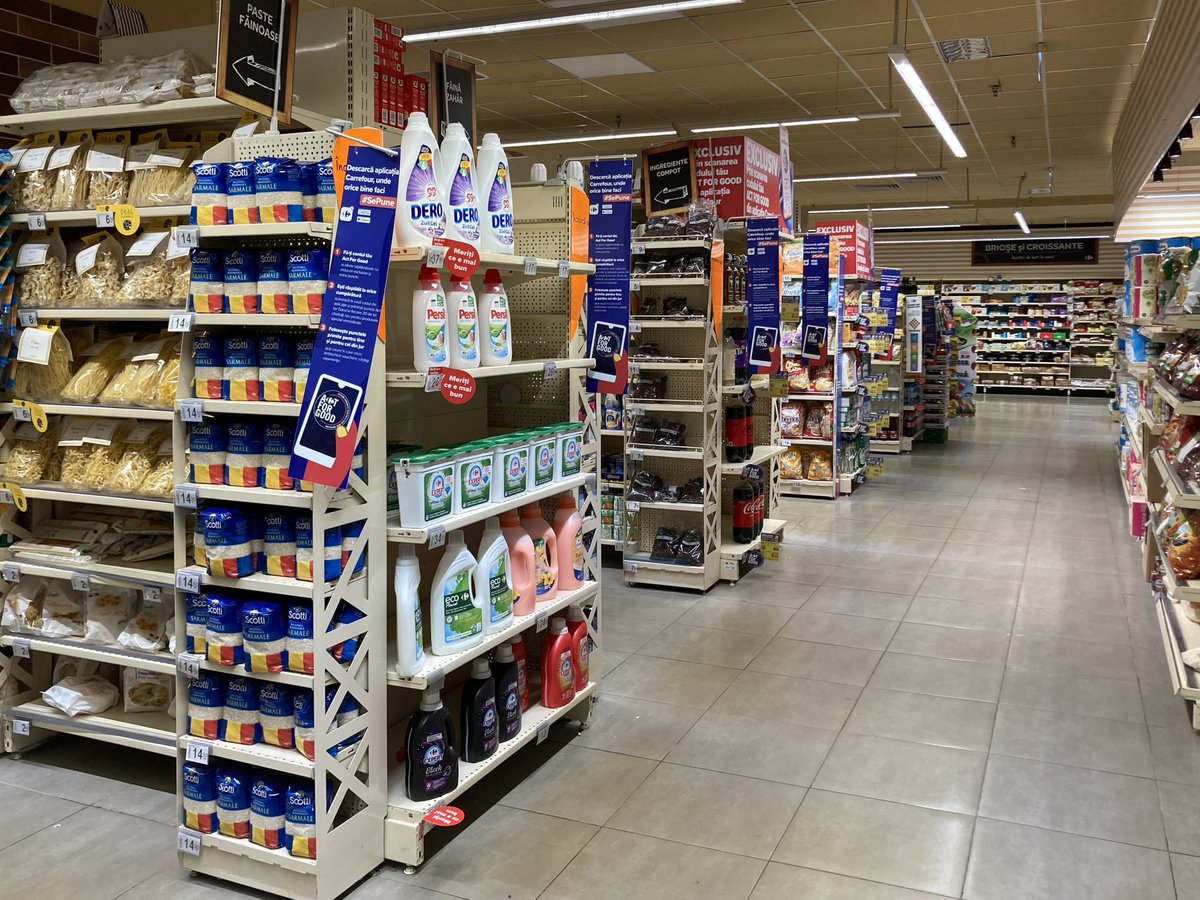 whatsontheshel1's tweet image. A clean, well-organized Carrefour supermarket aisle in Timișoara, Romania, captured about few years ago.

istockphoto.com/portfolio/Pand…

#Carrefour #istockphoto #gettyimages #ShelfDesign #CarrefourRomania #Timisoara #Romania #Supermarket #Aisle #RetailDesign #GroceryStore #European