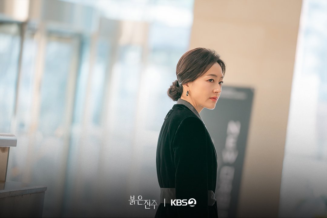 Kent_Updates's tweet image. New stills from the upcoming drama "Pearl in Red” starring Park Jin Hee and Nam Sang Ji.

Premiere on February 23, 2026
#PearlinRed #KDrama