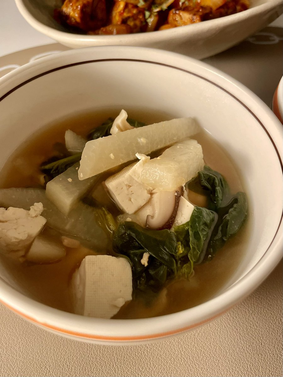 퇴근길 언 몸을 녹이는 시금치무채된장국, 강낭콩현미밥 그리고 템페 강정

케찹, 고추장, 매실청, 알룰로스, 간장 넣고 양념해서 볶으면 매콤달콤

템페 쫀쫀해서 식감도 좋아

#나의비거니즘일기