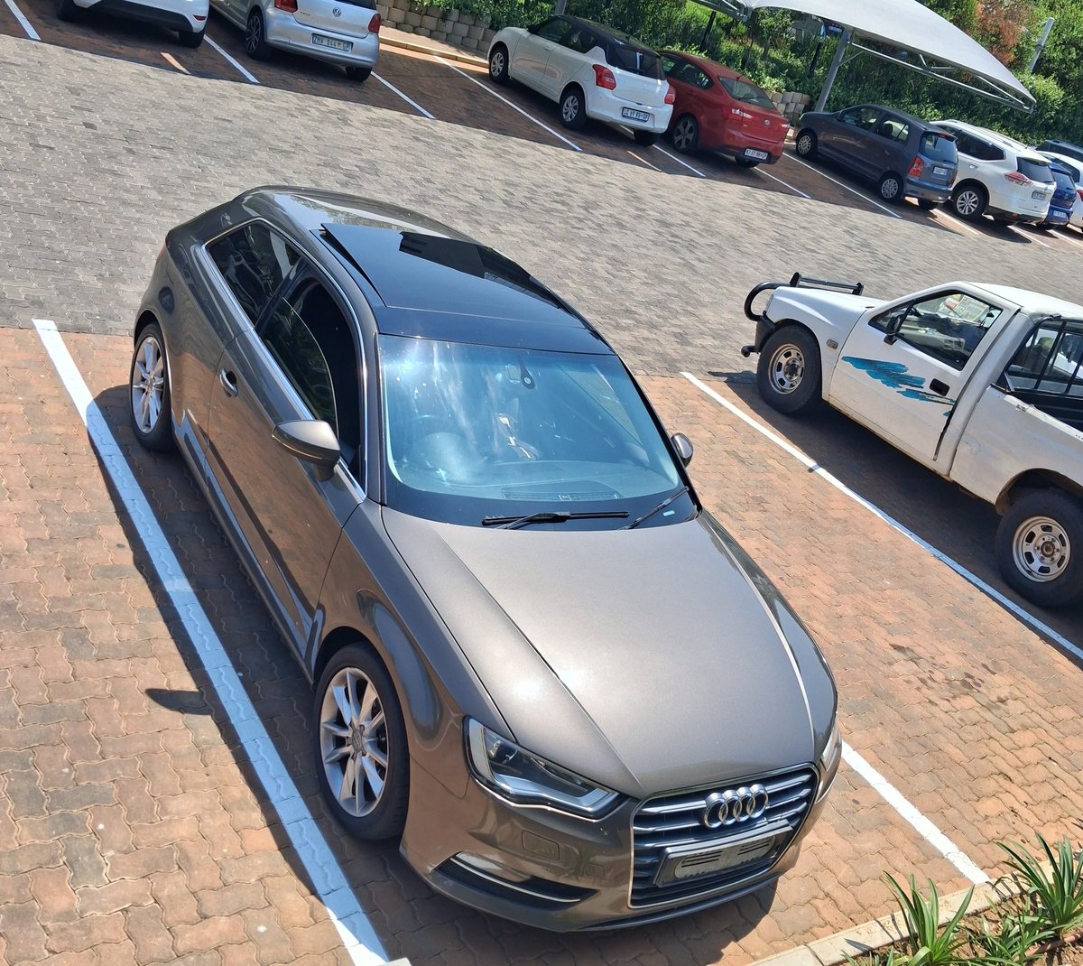 VillageGuluva's tweet image. A friend of mine came to show me a machine he bought at an auction for just R60 because the owner was stranded. He took it to a mechanic for a check-up, and everything is still intact. 🙌🙌🔥🔥🔥