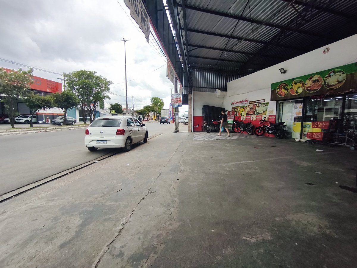 O espírito de porco do manauense é potente. O estacionamento livre, mas se ele não estacionar fechando as vagas dos outros, parece que o dia não está completo...