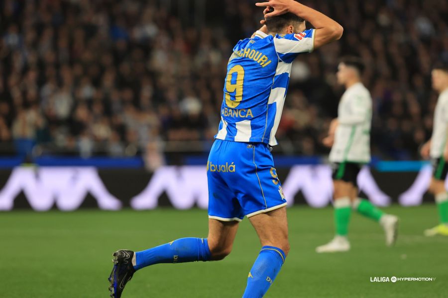 FeRomeroDP's tweet image. El Dépor dejó escapar la friolera de ¡17 puntos! de Riazor. Ya son más de los que ha ganado (16) en su casa. Hay hasta once equipos con mejores números como local en la categoría. Demasiado hándicap para un candidato al ascenso.