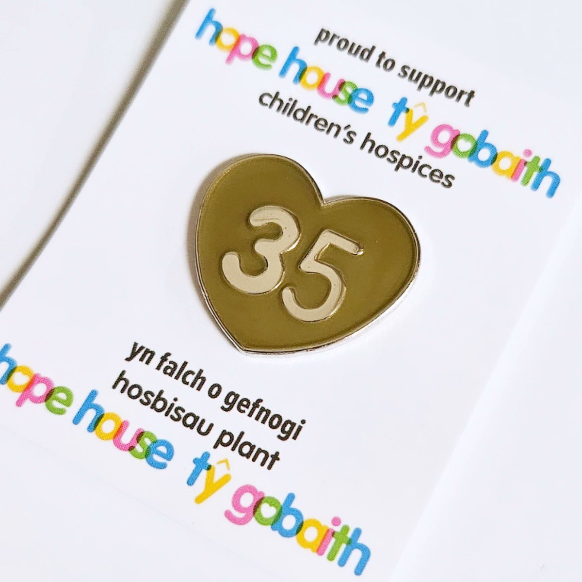 onestopbadges's tweet image. Pin badges with backing cards give charity campaigns a stronger voice.

They protect the badge, make it easy to hand out or sell, and provide a clear space to explain the cause behind it.

#charity
#charitypin
#custompins
#pinbadges
#enamelpins