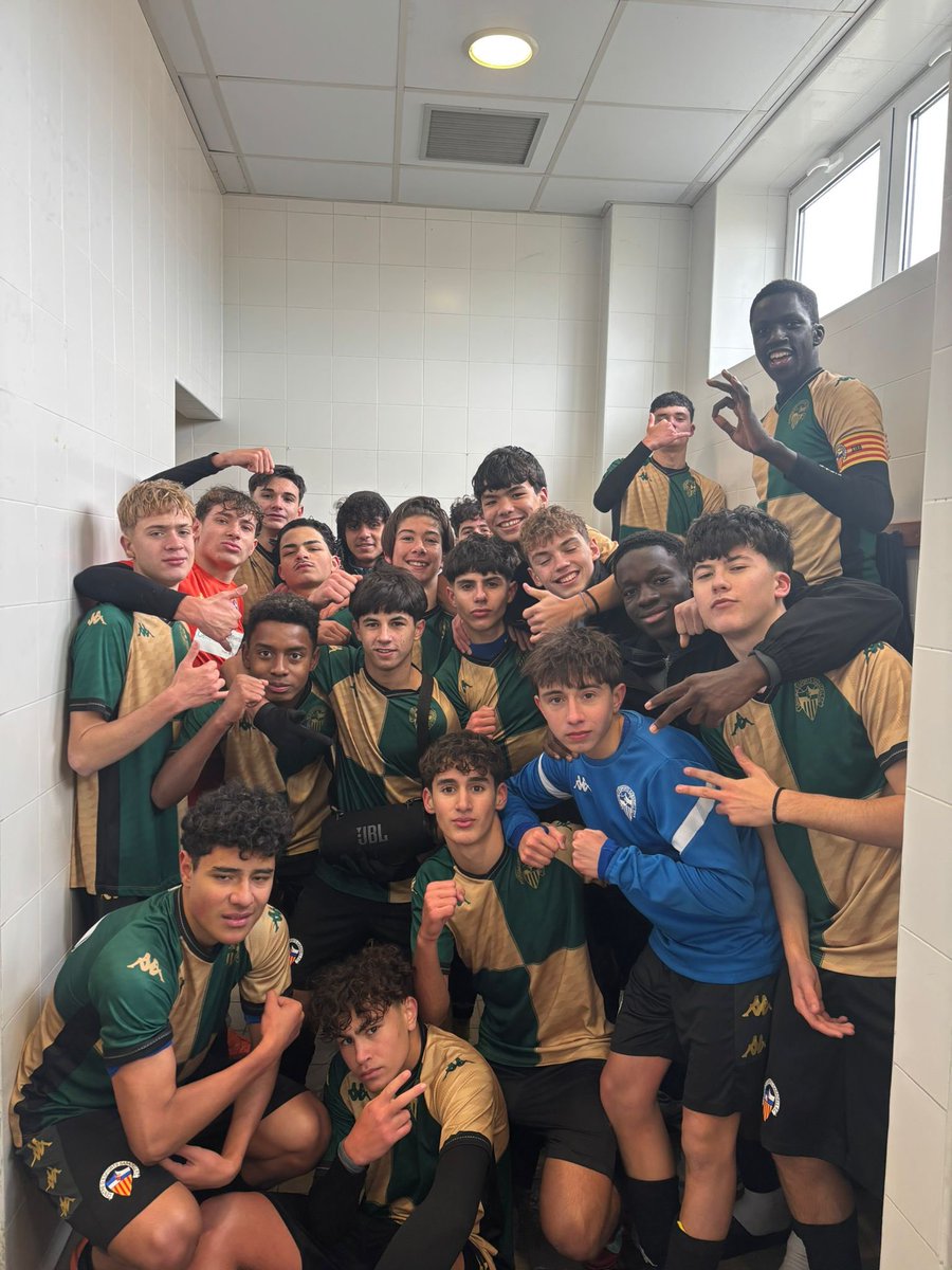 FutBaseCES's tweet photo. 👣 Els 𝗖𝗔𝗗𝗘𝗧𝗦 continuen sumant i creixent! 

🔥 Victòries de S16 B, S16 C i S15 B en partits molt treballats contra grans rivals

💪🏻 S16 A i S15 A no va poder puntuar a la Divisió d’Honor 

👏🏻 Bon esforç del S15 C malgrat no sumar contra els segons https://t.co/Vwv3Ll1hjf