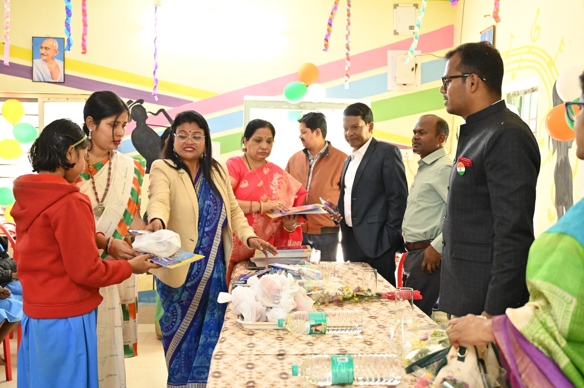 DM_Mayurbhanj's tweet image. On the auspicious occasion of  77th District level Republic Day the Chief Guest distributed Sweets to the inmates of Utkal Balashram &amp;amp; encouraging them through inspirational words.