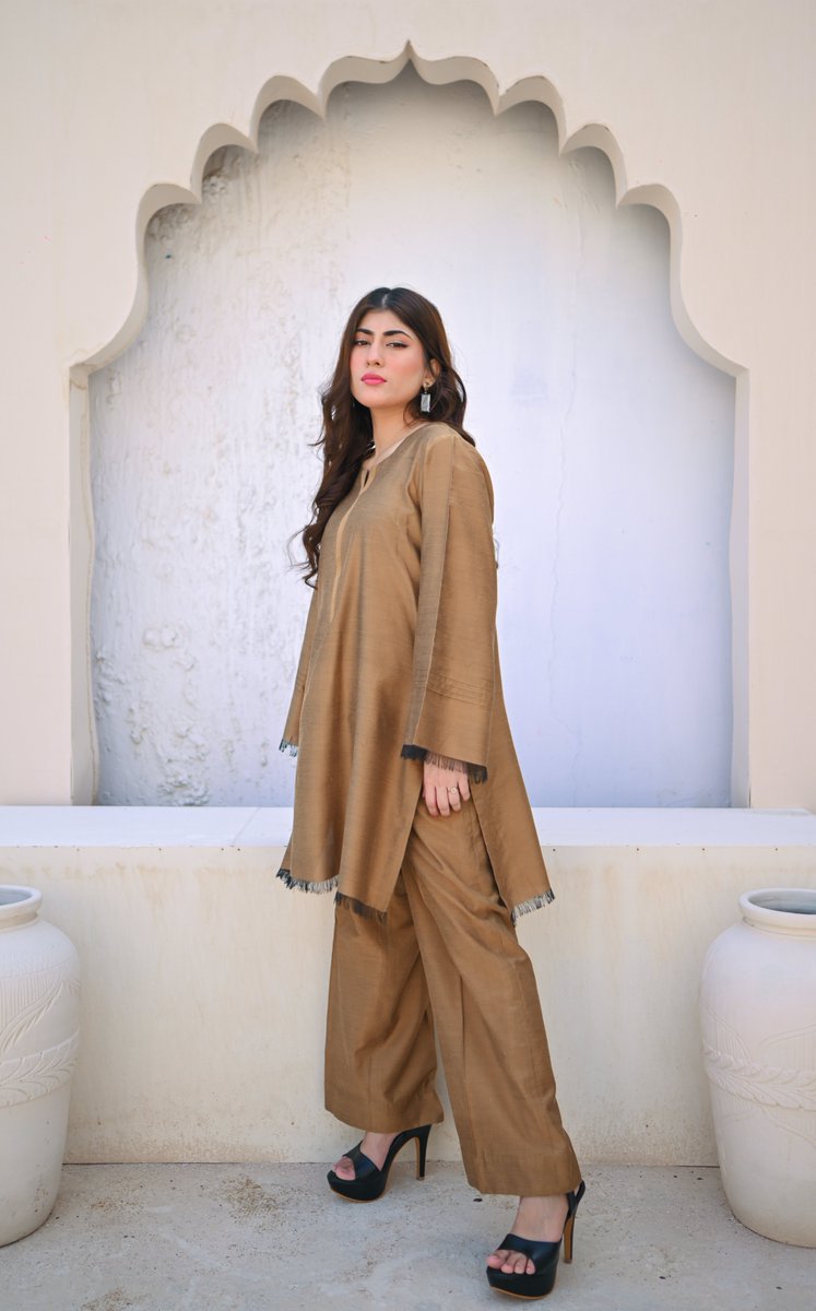 zaukstore's tweet photo. Article name: Golden
It’s a two piece khadi cotton dress Golden matching set includes lose fit shirt with 2 side pockets along with culottes in-house khadi cotton fabric suited for winters.
Shop: https://t.co/5s4vRNYI20

#fashionstyle #Pakistan #dresses https://t.co/WzRiKWHEWE