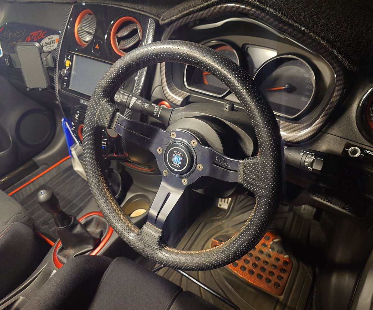 ノーニスのステアリングを、NARDI タイプラリー34φから、NARDI CLASSIC