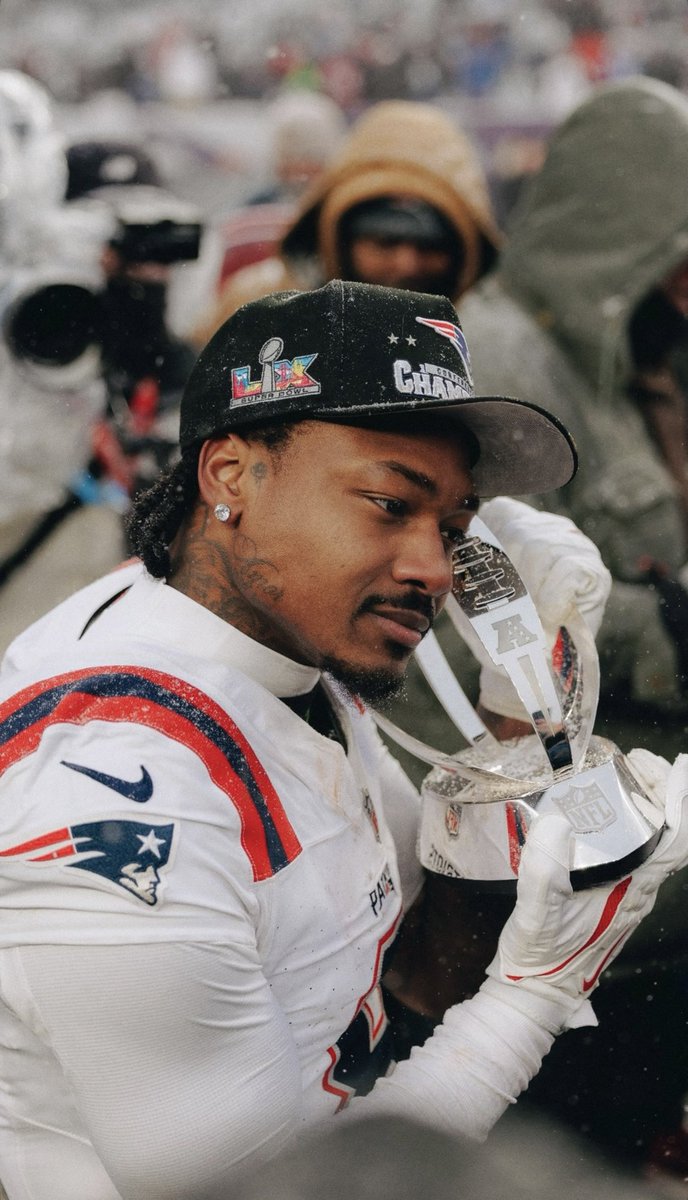 allthingshawk's tweet image. my champ 8️⃣