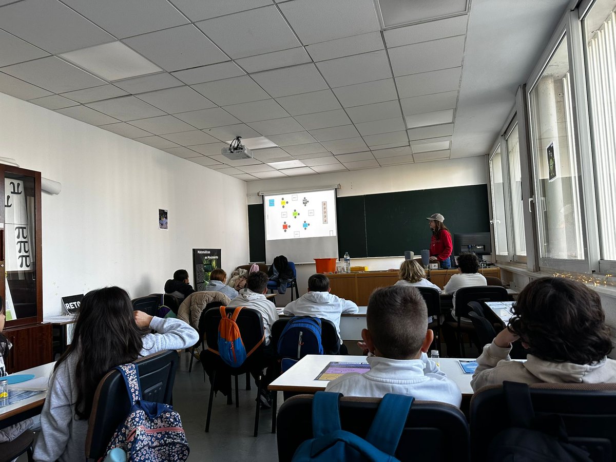 El equipo de #ProyectaMates🎲impulsado por la
<a href="/ULL/">Universidad de La Laguna</a> ,<a href="/CabildoTenerife/">Cabildo de Tenerife</a>, la <a href="/SCPMLBalbuenaC/">SCPM Luis Balbuena Castellano</a>  y <a href="/tfjovenyeduca/">Tenerife Joven y Educa</a> ha realizado el pasado viernes un Scape Room🎲en el marco de la semana matemática de la Universidad de La Laguna. Para ello han participado diferentes centros de la isla📚