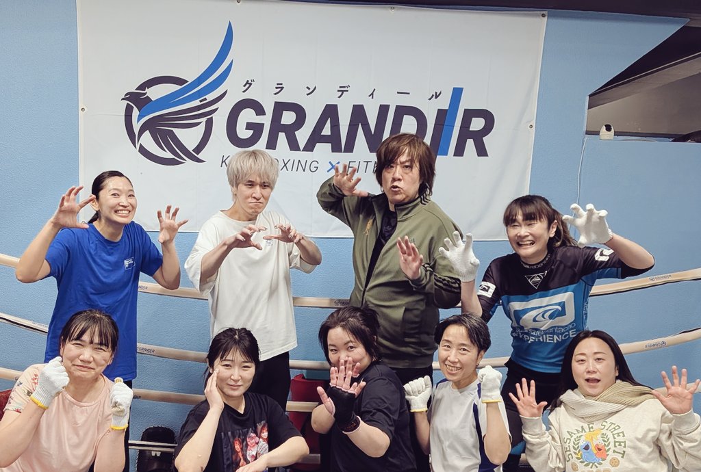 Yupin149's tweet photo. 昨日は「RMFA 格闘技&アクション 初心者教室」でした!
めちゃくちゃ楽しみにしてたのに私は見学になり残念だったけど、参加した皆さん楽しそうでしたね✨️
次回は絶対参加したい🤸
#アクション #格闘技 #初心者歓迎 #RMFA #グランディール池袋ジム https://t.co/rhiidC1nNH