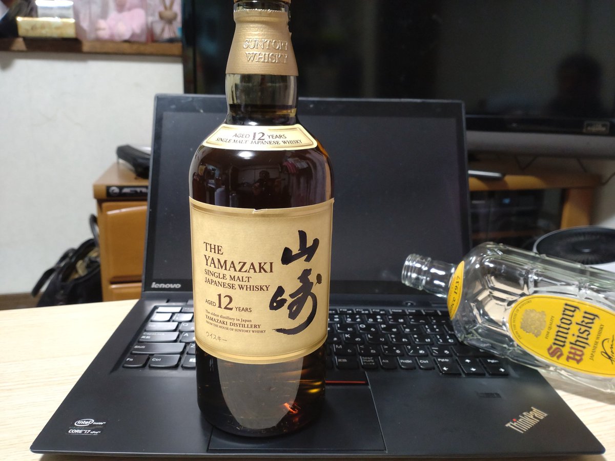 motoalpha_com's tweet photo. 山崎の12年を貰ってきた♪やっぱ熟成されたモノは薫りが違うね！！
あ、貰ったのは空瓶なので中身は「角」ッス https://t.co/rQyriP0fjR