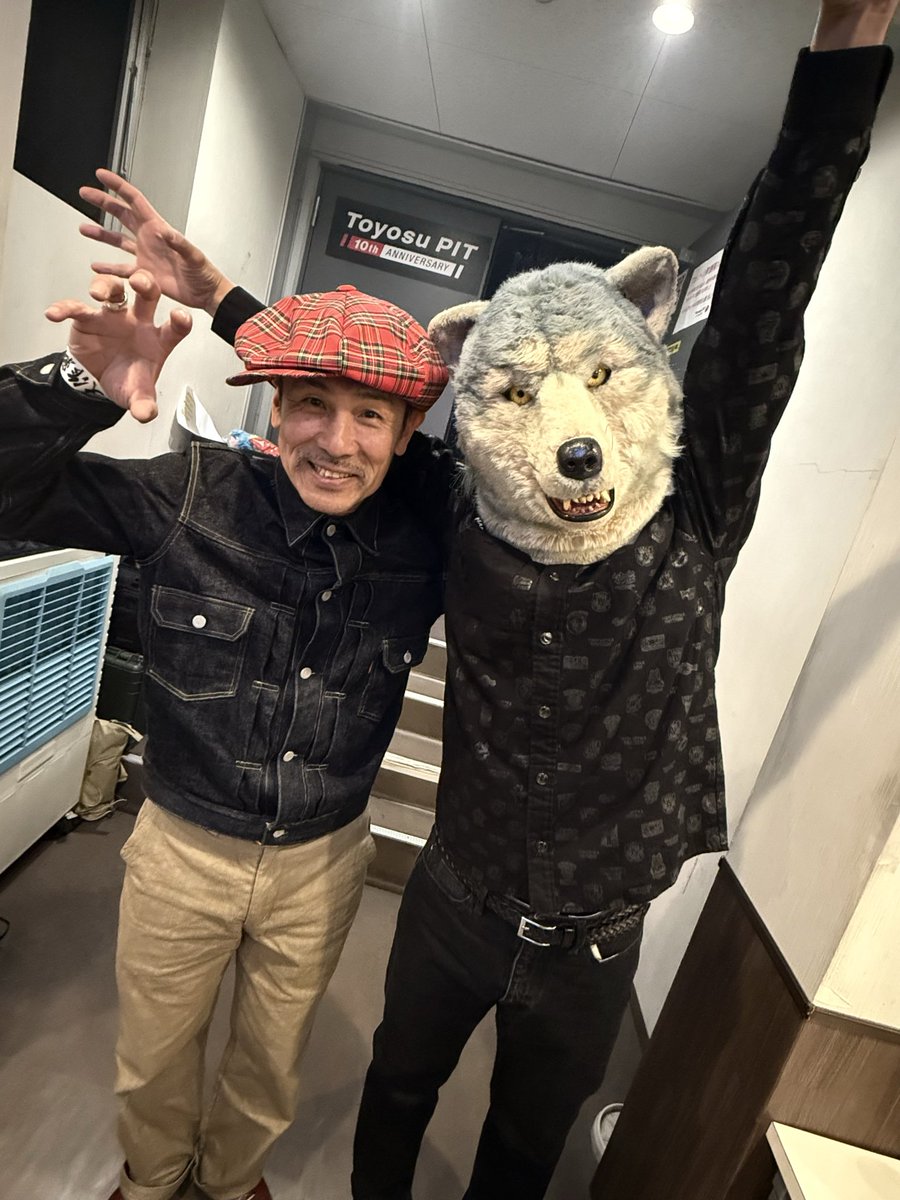 mwamjapan's tweet photo. 豊洲二集イシ、MOBSTYLESヲ愛スル民達ヨォォォ!!(｢ﾟДﾟ)｢ｶﾞｳｶﾞｳ トシサン25周年オメデトーーーー!! 今日ハ25年分ノ感謝ノ気持チヲ爆音ニ精一杯込メテ、吠エマスノデ!!全員マトメテキャキャッテ濃イヤァァァ!!

#mobstyles25th
#MWAM
#fightandmosh2 https://t.co/rCPsQNR4u1
