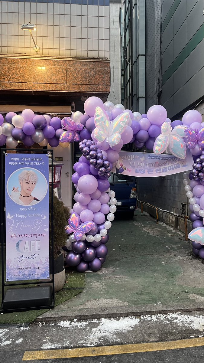 stanastro1602's tweet image. Celebrating our Moon!🌙💜

Bareun Chicken and Official Coffee. So pretty!!!💜

#영원히빛나는달_문빈_생일축하해 #언제나_빛날_너에게_빈아생일축하해 #문빈 #MOONBIN #ASTRO #아스트로