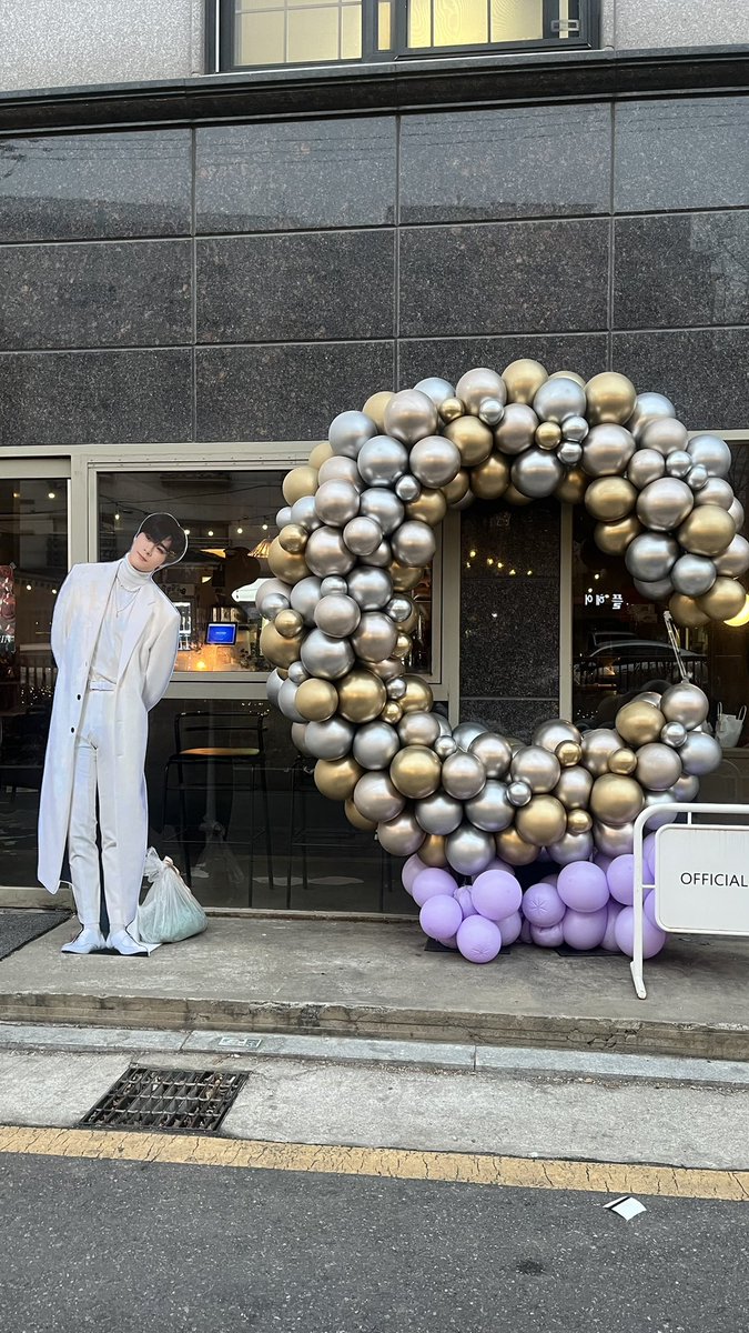 stanastro1602's tweet image. Celebrating our Moon!🌙💜

Bareun Chicken and Official Coffee. So pretty!!!💜

#영원히빛나는달_문빈_생일축하해 #언제나_빛날_너에게_빈아생일축하해 #문빈 #MOONBIN #ASTRO #아스트로