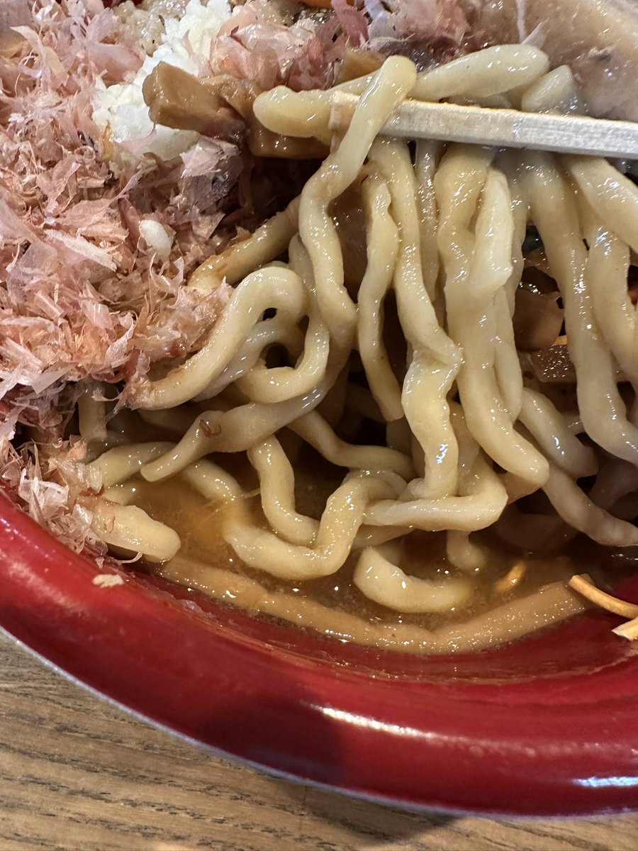s2tomo_chin's tweet image. YOKOKURA STOREHOUSE@小山市
月曜からまぜそば 麺少なめ

今年最初のMAZESOBA MONDAY😆
やる気が出ずちょっと無気力気味だったけどまぜそば食べて元気100倍💪🏻
あれ？ずっきーメンマ？と思ったけどこれホント美味しくて🤤
今日も色々な方にお会いできて感謝です👌
ごちそうさまでした😋