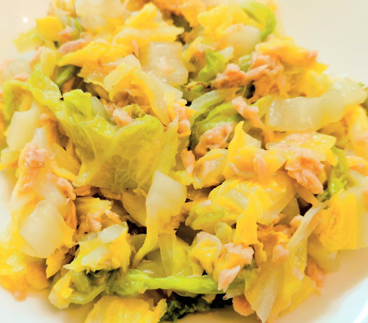 今日は「白菜とツナのナムル」を作りました。
とても簡単、ごま油と白出汁がマッチしてとても美味しかったです！