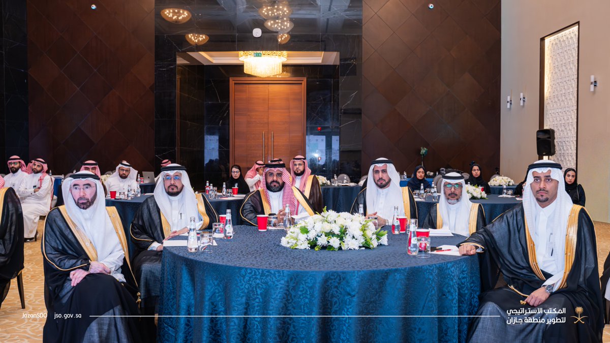 بتوجيه من سمو أمير منطقة جازان رئيس اللجنة الإشرافية لـ #المكتب_الاستراتيجي_لتطوير_جازان
#محمد_بن_عبدالعزيز 

قدّم المكتب الاستراتيجي عرضاً تعريفياً لوفد أعضاء #مجلس_الشورى الذي يزور المنطقة.