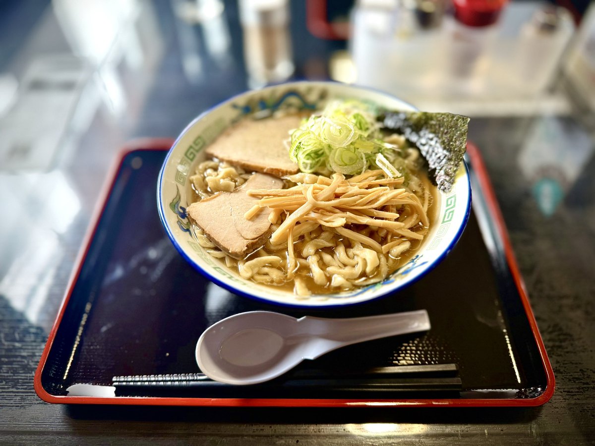 CallitAnything_'s tweet image. 今日のランチは山形市五十鈴のそば処さい藤さんにお邪魔しました。そば屋にもラーメン🍜があるのが山形の特徴ですが、どんな世界もパクりパクられ！ケンちゃんインスパイア系の極太煮干し中華そばは本家を超えちゃってるんじゃないかってぐらい美味しかったです。リピ確定！👍ごちそうさまでした！🙏